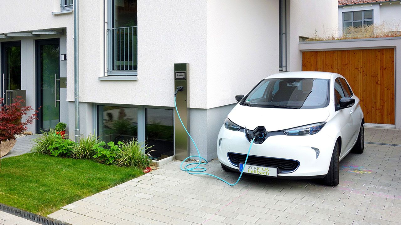 come ricaricare auto elettrica a casa